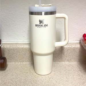 Cream 40oz Stanley adventure quencher